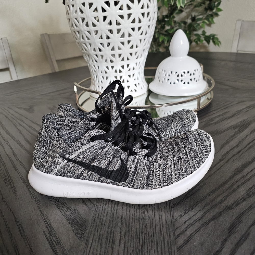 Nike  Black and White Knit Sneakers